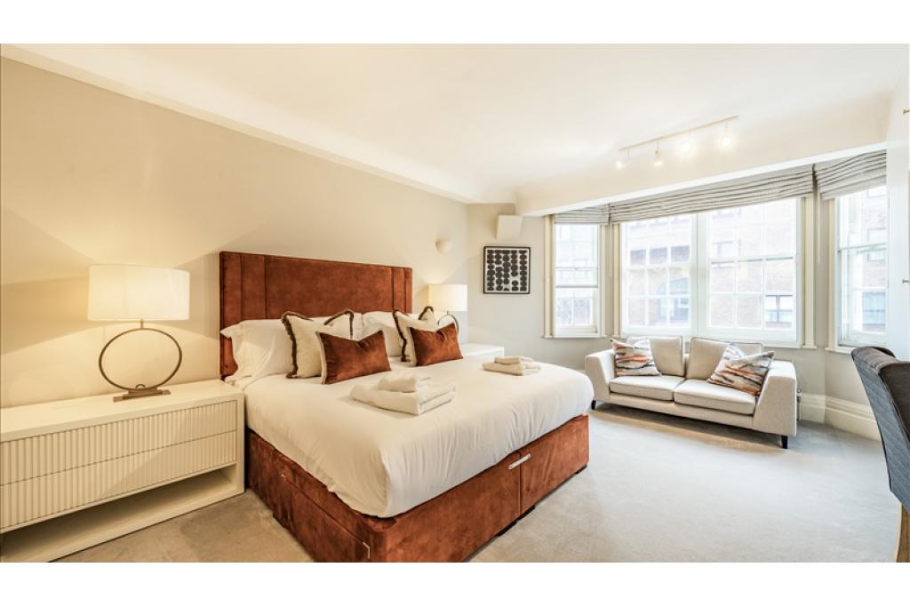 Spacious Six-Bedroom Residence Overlooking Regent’s Park
