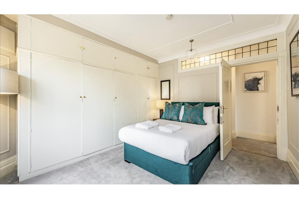 Spacious Six-Bedroom Residence Overlooking Regent’s Park