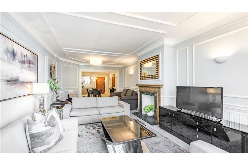 Spacious Six-Bedroom Residence Overlooking Regent’s Park