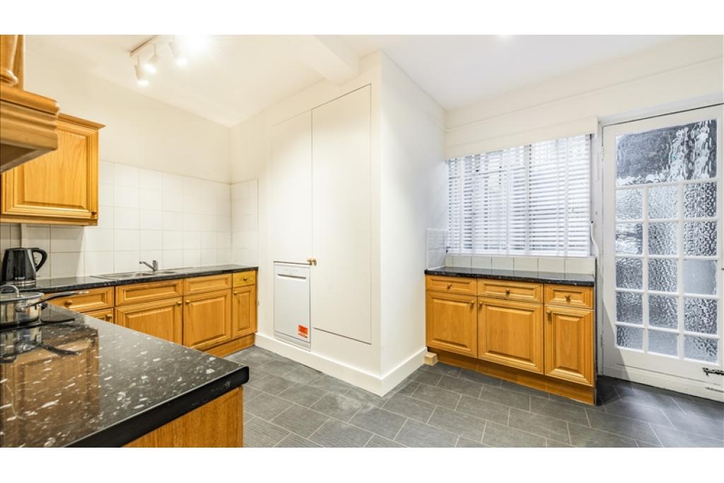 Spacious Six-Bedroom Residence Overlooking Regent’s Park