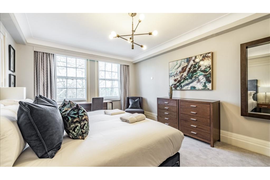 Spacious Six-Bedroom Residence Overlooking Regent’s Park