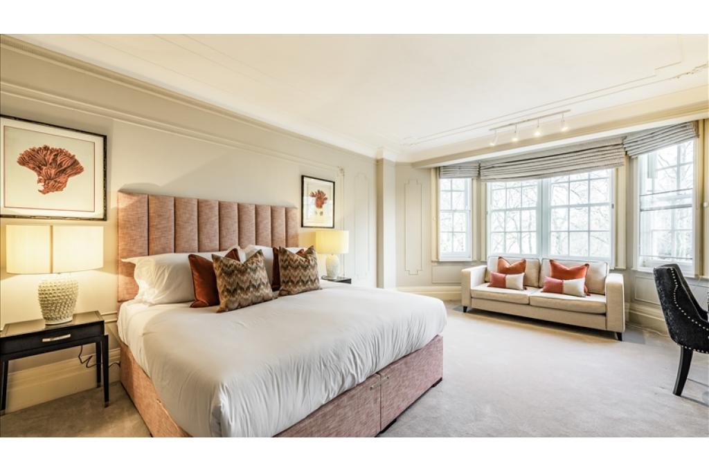 Spacious Six-Bedroom Residence Overlooking Regent’s Park