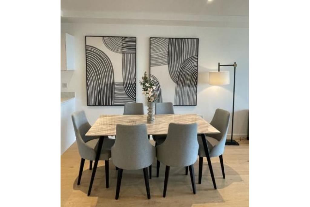Stylish Urban Living in the Heart of King’s Cross: Luxurious Two Bedroom Residence at Emerson Court