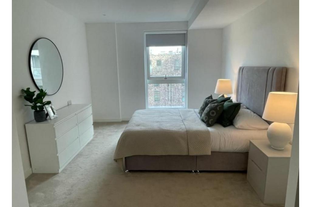 Stylish Urban Living in the Heart of King’s Cross: Luxurious Two Bedroom Residence at Emerson Court