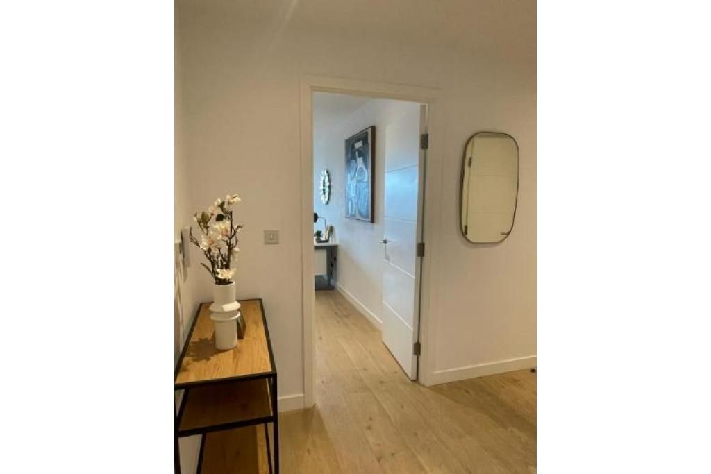 Stylish Urban Living in the Heart of King’s Cross: Luxurious Two Bedroom Residence at Emerson Court