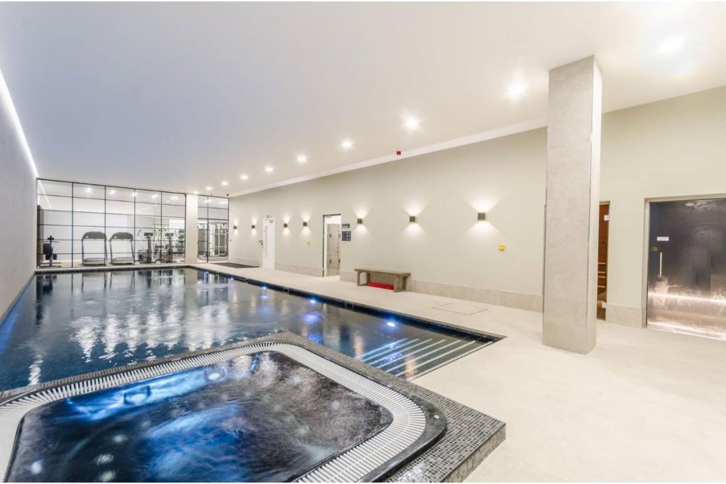 Stylish Urban Living in the Heart of King’s Cross: Luxurious Two Bedroom Residence at Emerson Court
