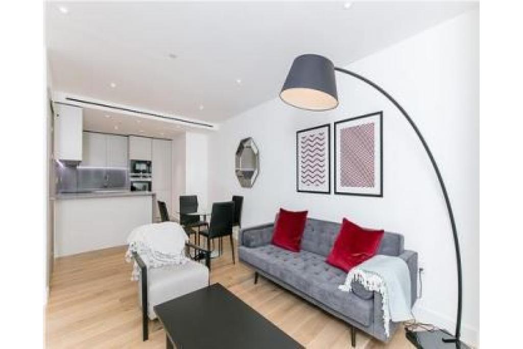 Modern One Bedroom Apartment with Balcony in Prestigious Admiralty House, London Dock