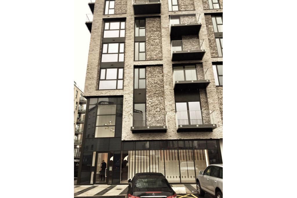Stylish Studio Apartment with Balcony in Sovereign Tower, Royal Gateway