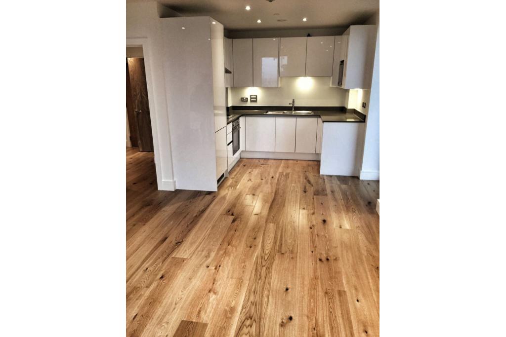 Stylish Studio Apartment with Balcony in Sovereign Tower, Royal Gateway