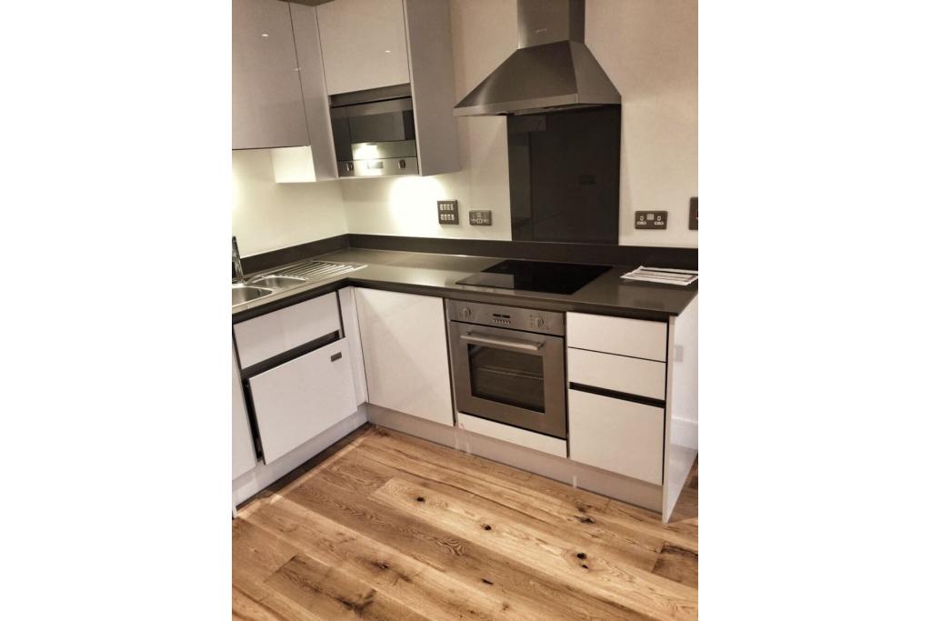 Stylish Studio Apartment with Balcony in Sovereign Tower, Royal Gateway