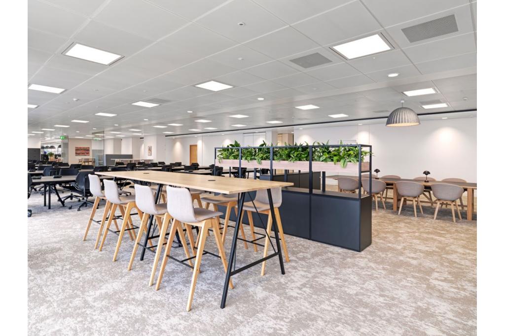 Iconic Skyscraper Workspace with Panoramic Views at Broadgate Tower