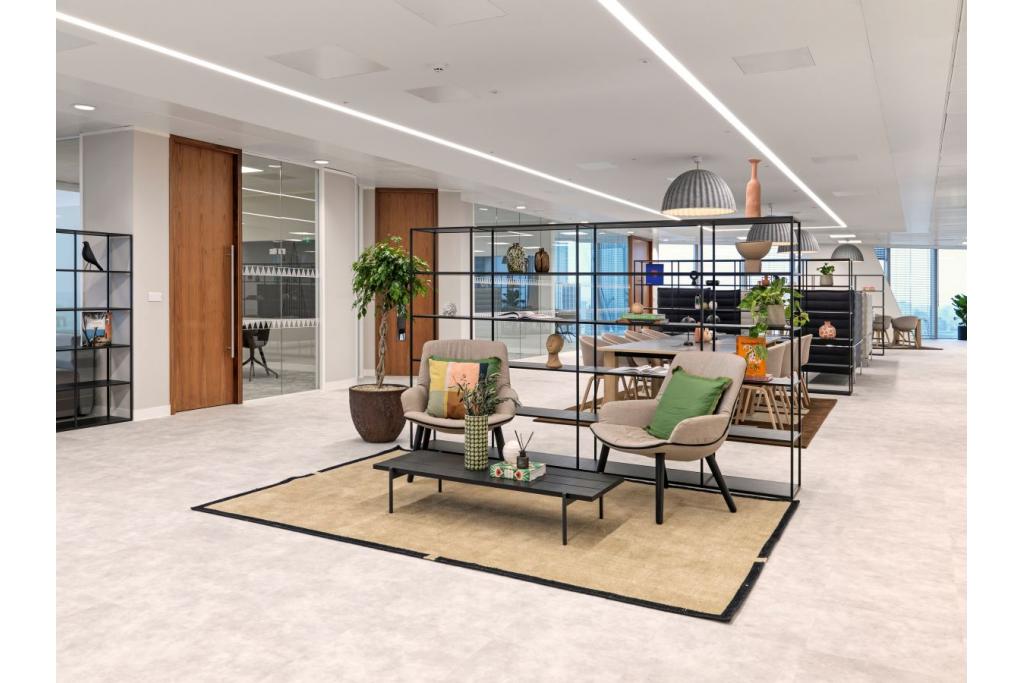 Iconic Skyscraper Workspace with Panoramic Views at Broadgate Tower