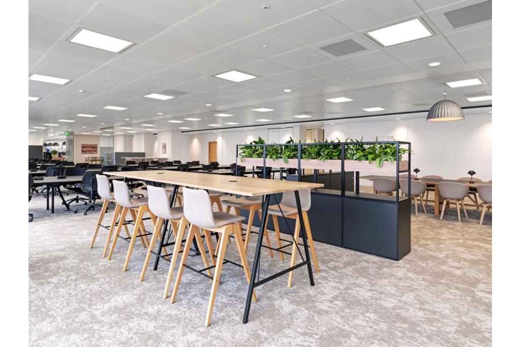 Iconic Skyscraper Workspace with Panoramic Views at Broadgate Tower