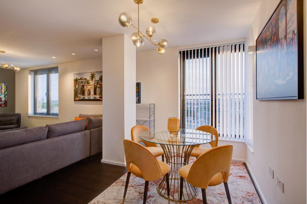 Sophisticated 2-Bedroom Flat in Prime South Kensington – Point West, Cromwell Road