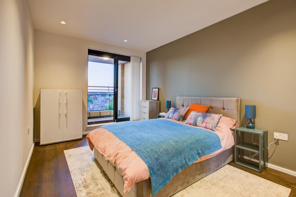 Sophisticated 2-Bedroom Flat in Prime South Kensington – Point West, Cromwell Road