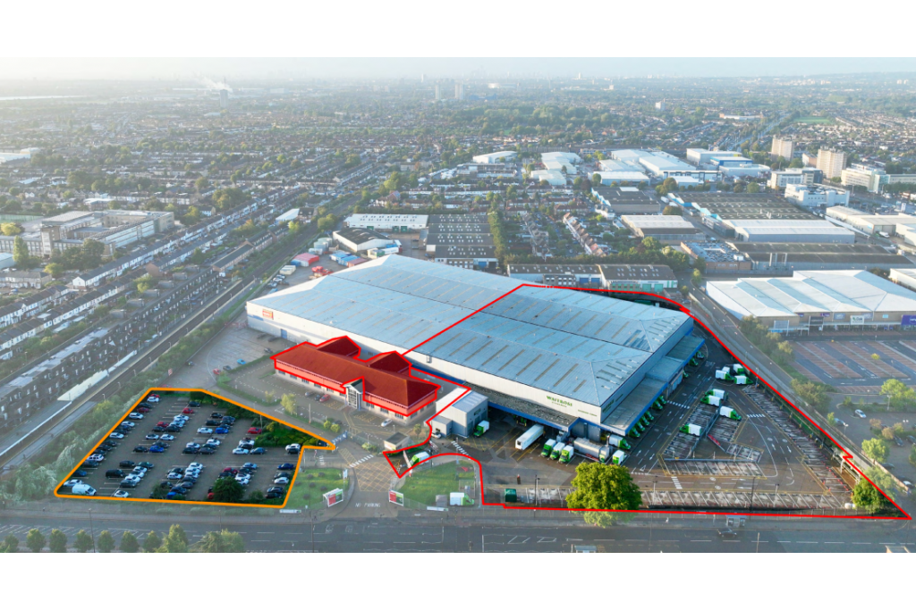 Refurbished Cross-Docked Warehouse in Prime North London Logistics Hub