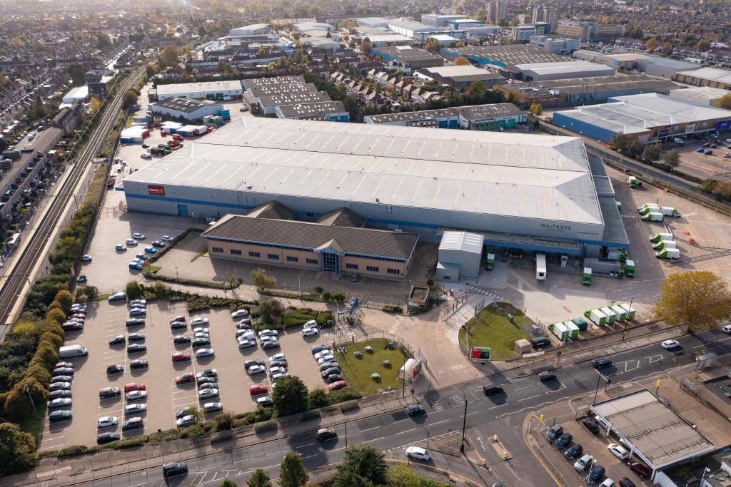 Refurbished Cross-Docked Warehouse in Prime North London Logistics Hub