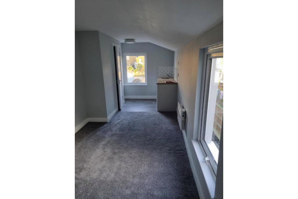 South London (SE12 1BS) Up To 20 Self Contained Units Available