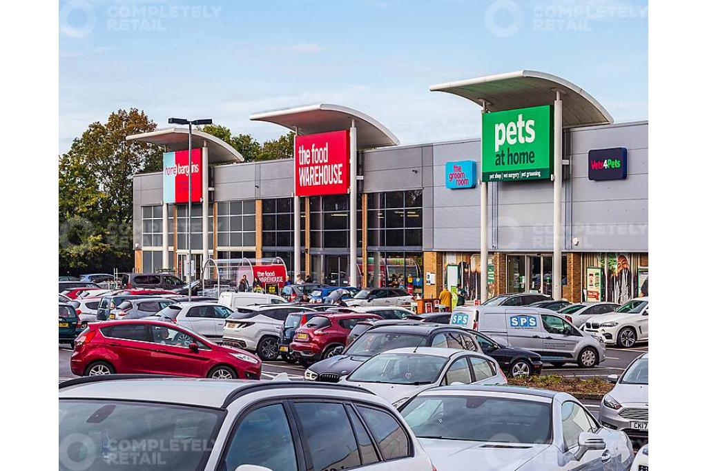 Wellington Retail Park – Prime Shopping Destination in Hampshire