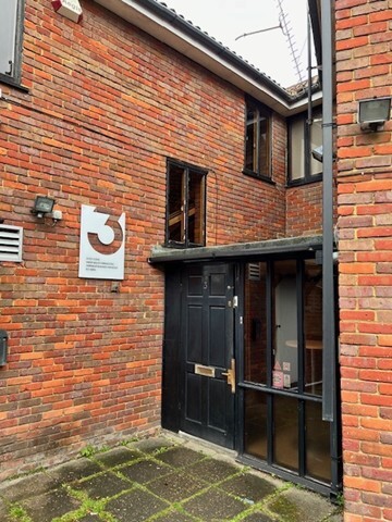 3-3 Thompsons Close – Shopfront Retail/Office, Harpenden, Hertfordshire