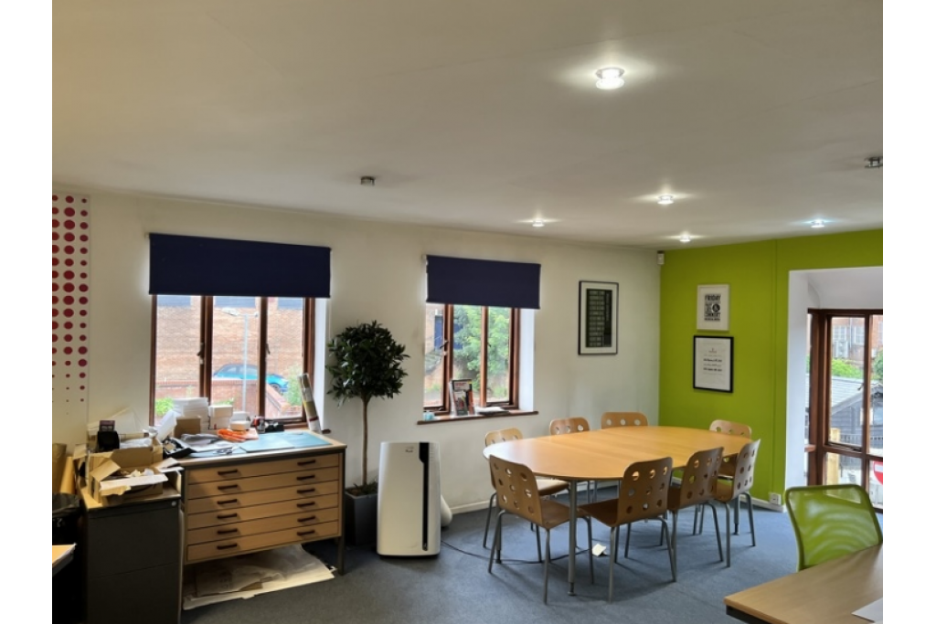 3-3 Thompsons Close – Shopfront Retail/Office, Harpenden, Hertfordshire