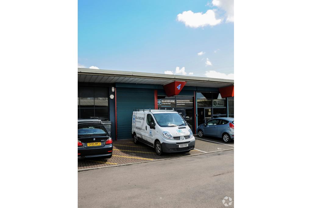 Travellers Close – Warehouse Unit, North Mymms, Hertfordshire