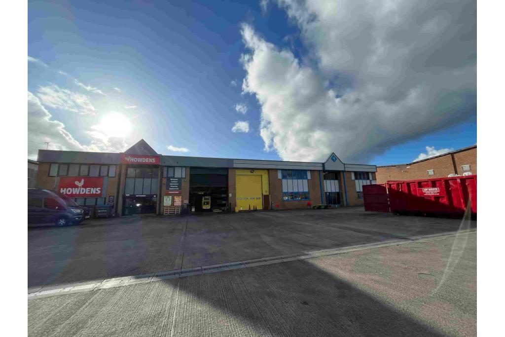Travellers Lane – Industrial Distribution Unit, Apex Point, North Mymms, Hertfordshire
