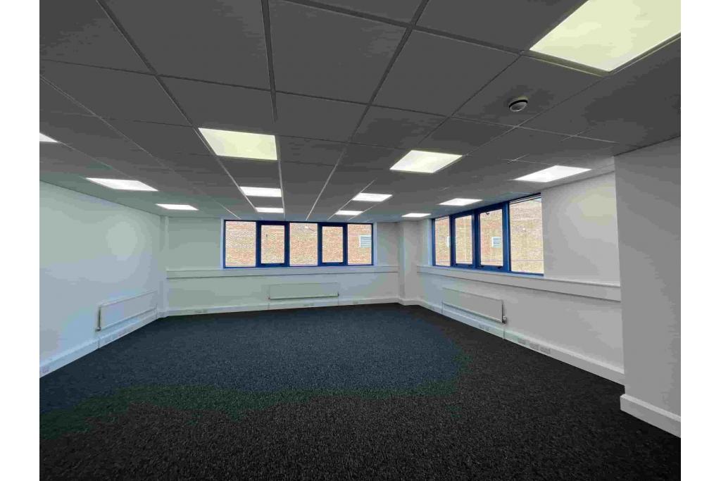 Travellers Lane – Industrial Distribution Unit, Apex Point, North Mymms, Hertfordshire