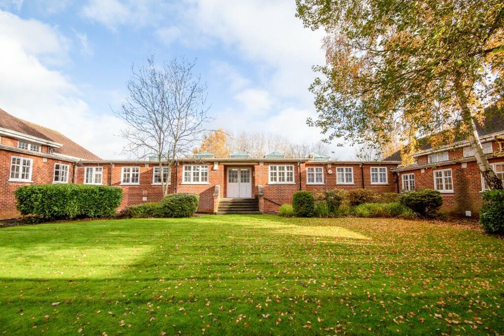 Alexander Rd – Hertfordshire Business Centre, St Albans, Hertfordshire AL2 1JG – Office