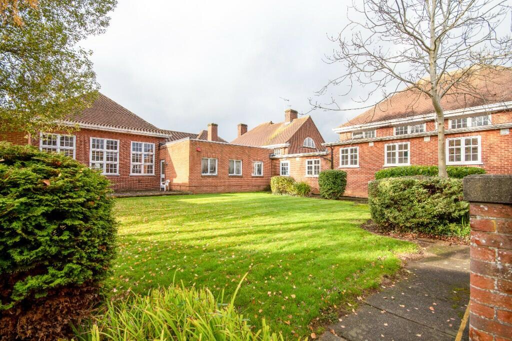 Alexander Rd – Hertfordshire Business Centre, St Albans, Hertfordshire AL2 1JG – Office