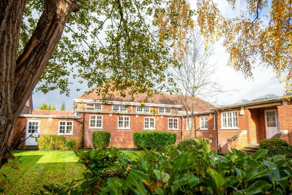 Alexander Rd – Hertfordshire Business Centre, St Albans, Hertfordshire AL2 1JG – Office