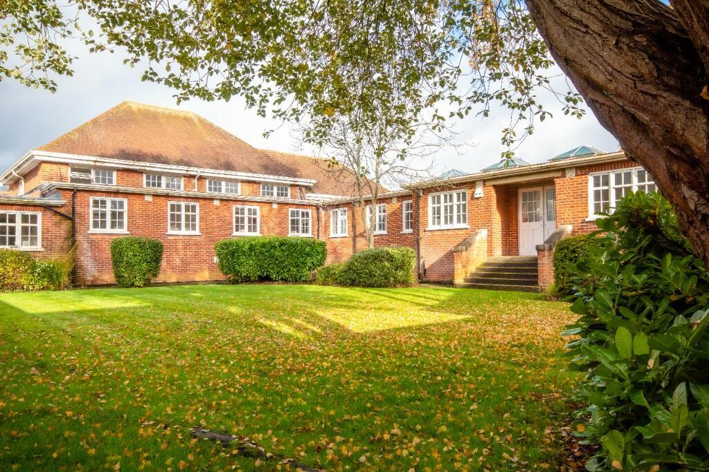 Alexander Rd – Hertfordshire Business Centre, St Albans, Hertfordshire AL2 1JG – Office