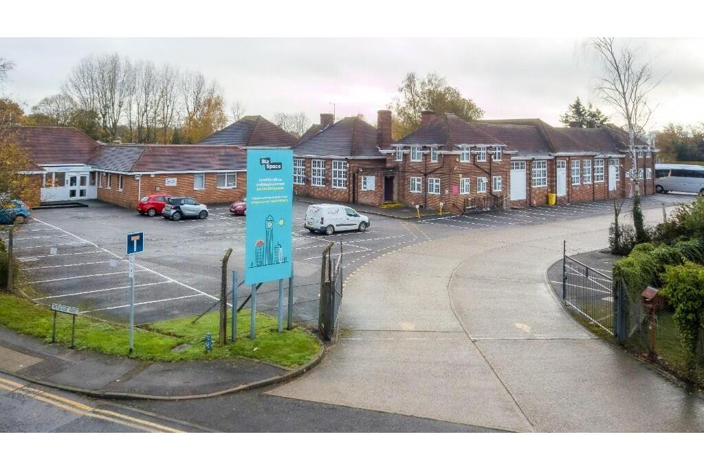 Alexander Rd – Hertfordshire Business Centre, St Albans, Hertfordshire AL2 1JG – Office
