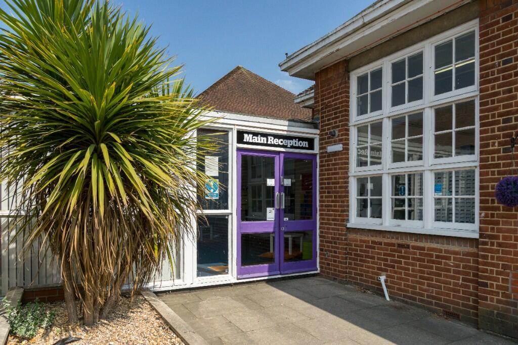 Alexander Rd – Hertfordshire Business Centre, St Albans, Hertfordshire AL2 1JG – Office