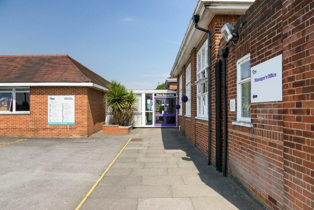 Alexander Rd – Hertfordshire Business Centre, St Albans, Hertfordshire AL2 1JG – Office