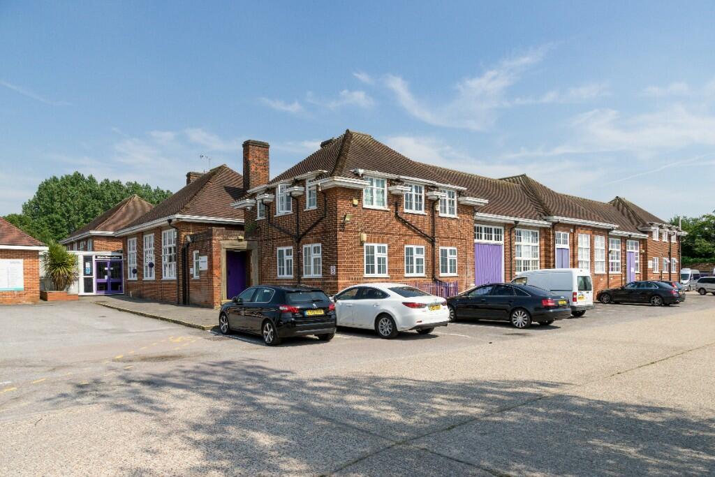 Alexander Rd – Hertfordshire Business Centre, St Albans, Hertfordshire AL2 1JG – Office