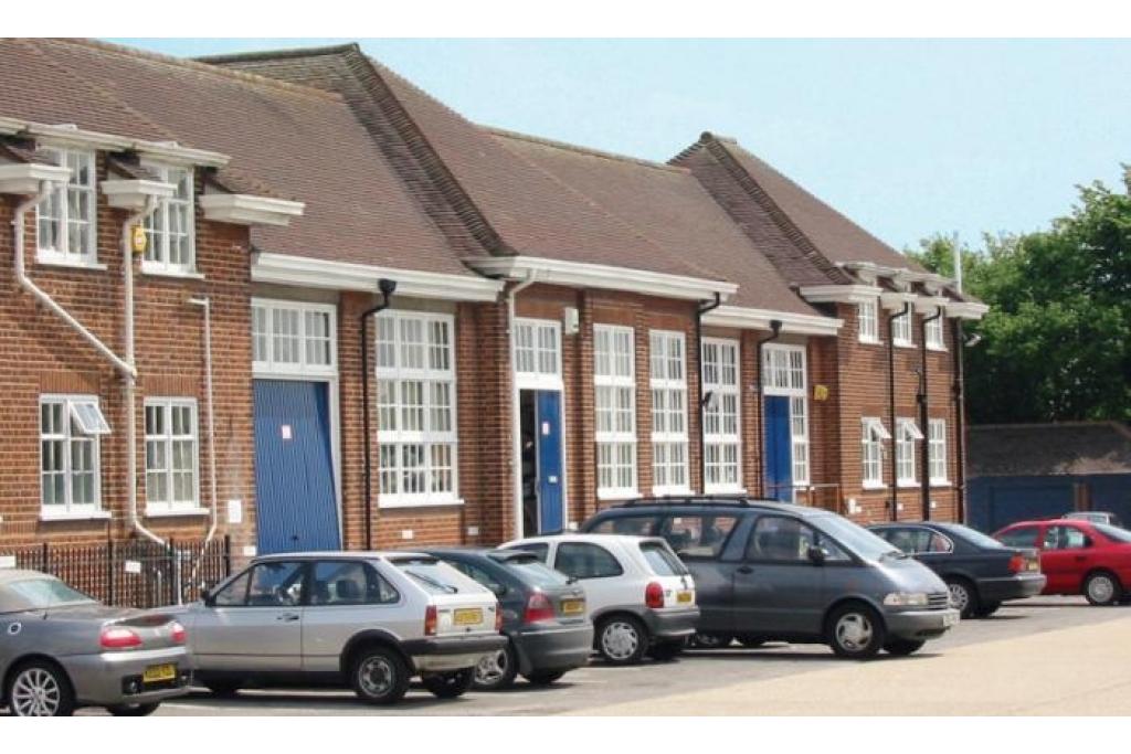 Alexander Rd – Hertfordshire Business Centre, St Albans, Hertfordshire AL2 1JG – Office