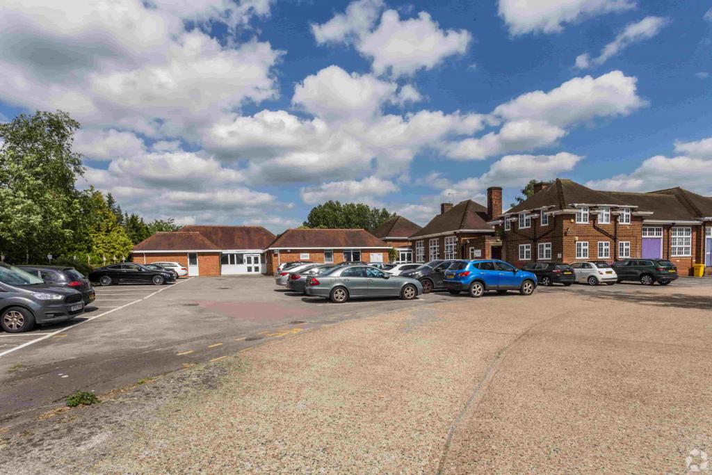 Alexander Rd – Hertfordshire Business Centre, St Albans, Hertfordshire AL2 1JG – Office
