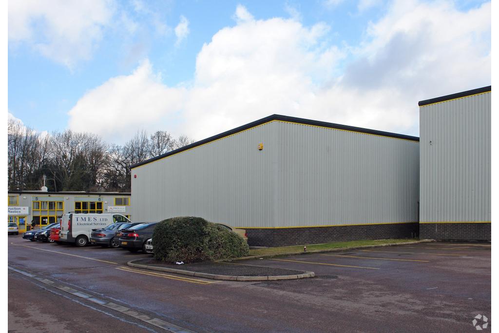 10-11 Caxton Court – St Albans, Hertfordshire AL3 6XT – Industrial Service Unit