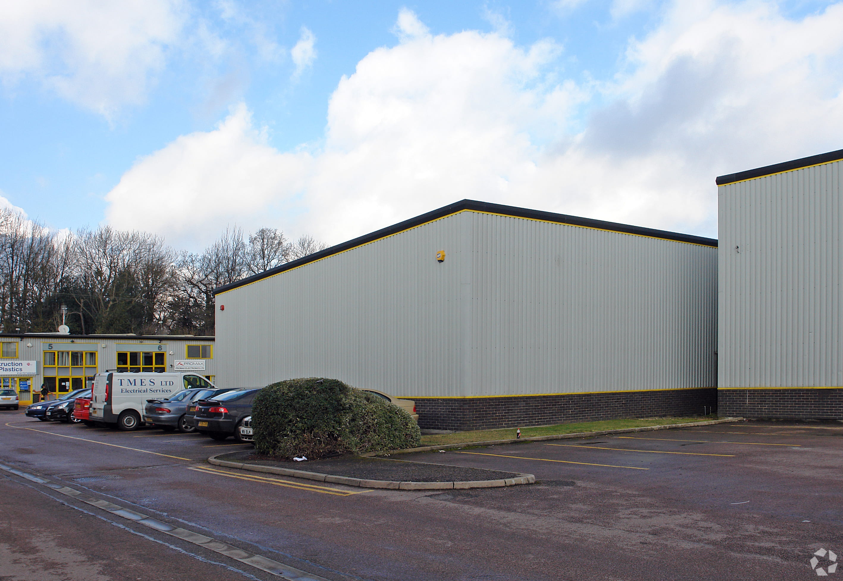 10-11 Caxton Court – St Albans, Hertfordshire AL3 6XT – Industrial Service Unit