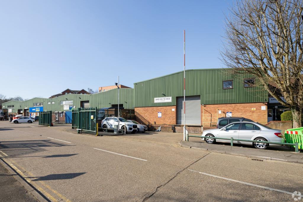 Sphere Industrial Estate Warehouse – Campfield Road, St Albans, Hertfordshire AL1 5HT