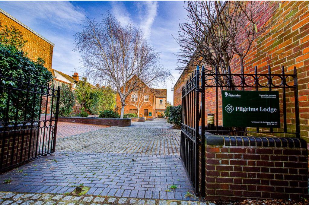 Pilgrims Lodge Office Space - Holywell Hill, St Albans, Hertfordshire AL1