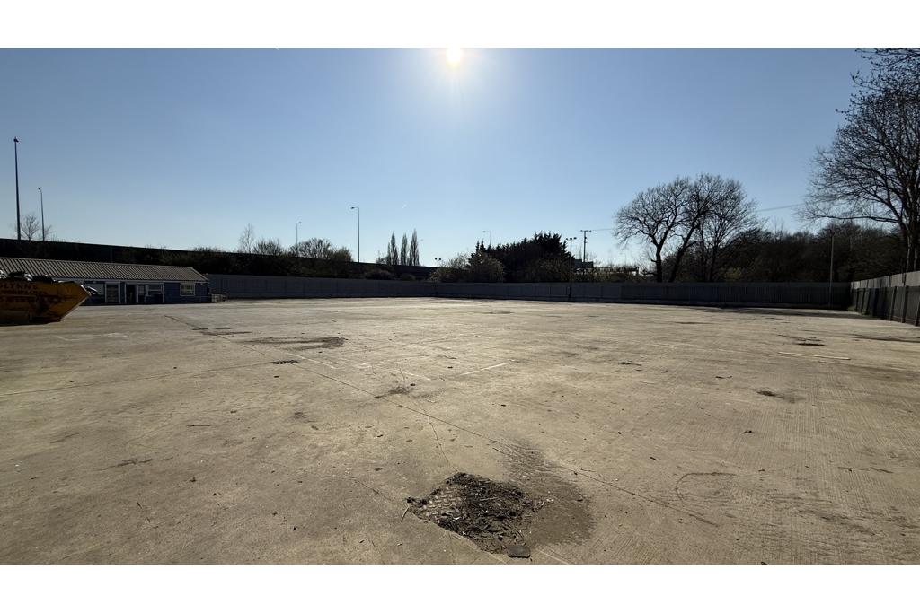 Light Industrial Distribution Unit - Moor Mill Lane, St Albans, Hertfordshire AL2