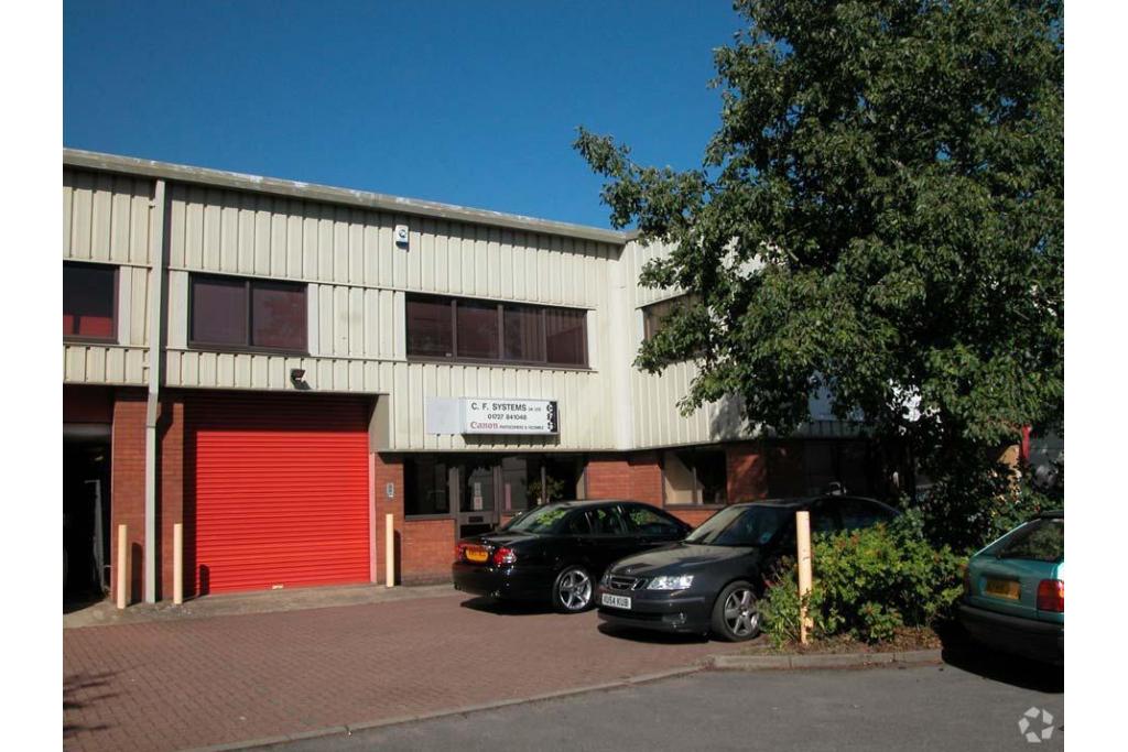 Warehouse Unit at Metro Centre - Industrial Space in St Albans, Hertfordshire