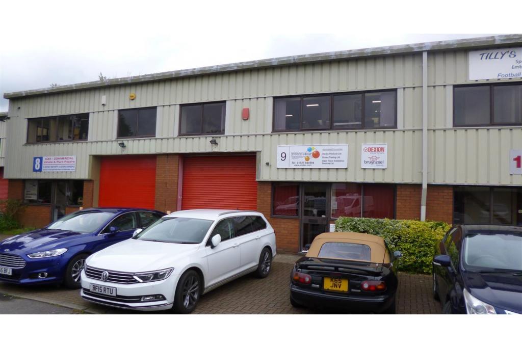 Warehouse Unit at Metro Centre - Industrial Space in St Albans, Hertfordshire