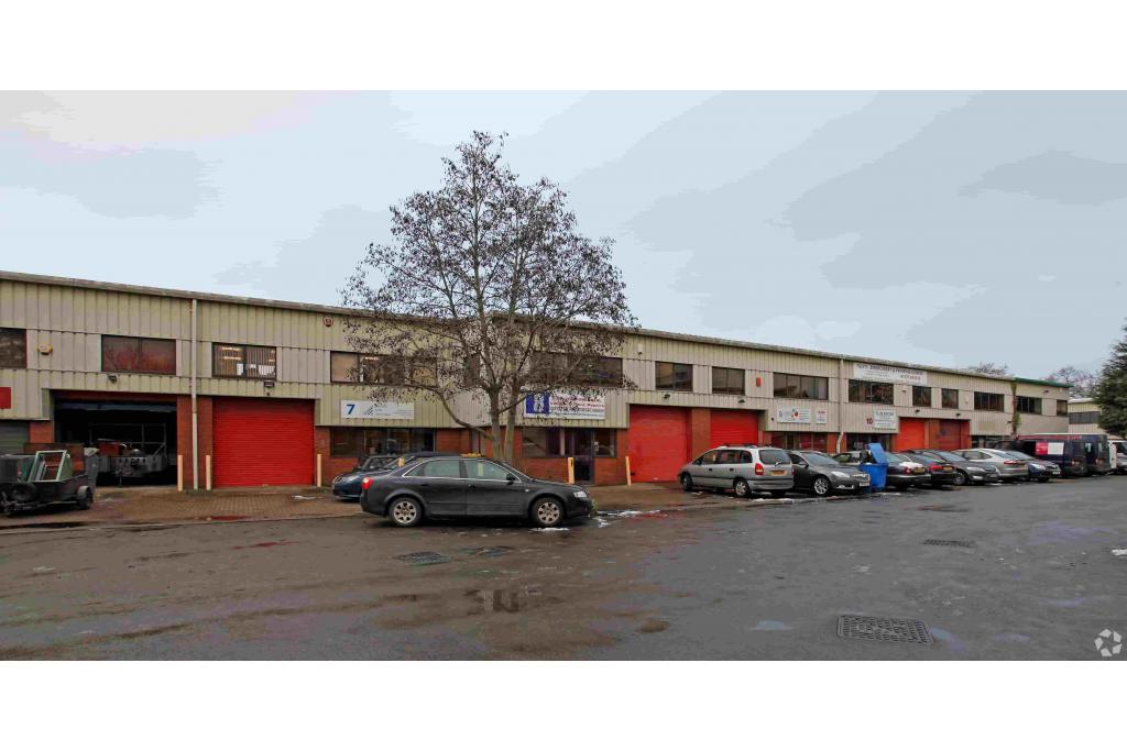 Warehouse Unit at Metro Centre - Industrial Space in St Albans, Hertfordshire