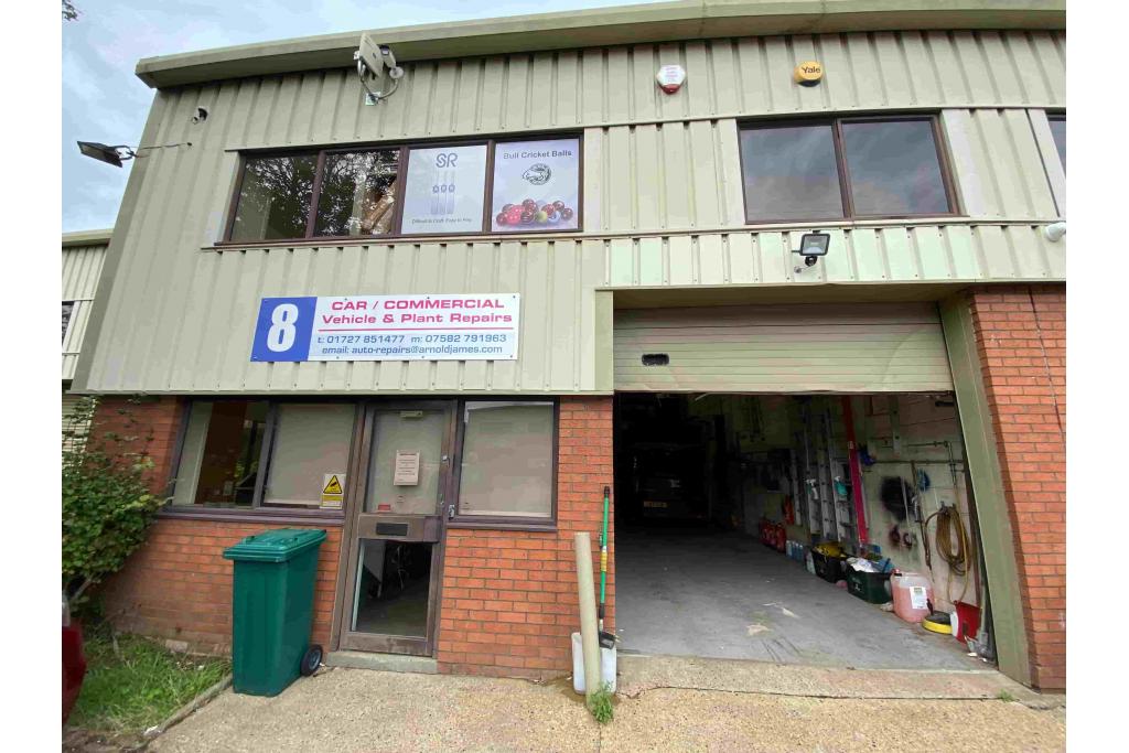 Warehouse Unit at Metro Centre - Industrial Space in St Albans, Hertfordshire