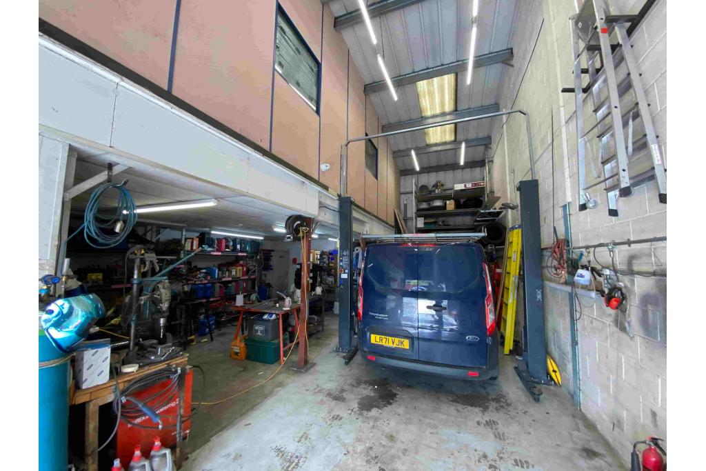 Warehouse Unit at Metro Centre - Industrial Space in St Albans, Hertfordshire