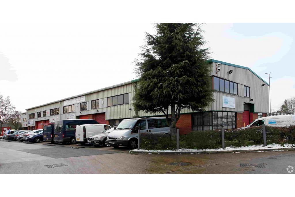 Warehouse Unit at Metro Centre - Industrial Space in St Albans, Hertfordshire