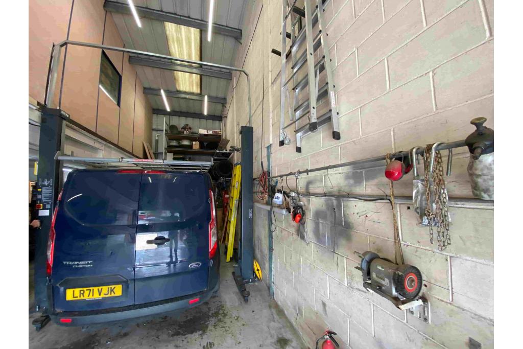 Warehouse Unit at Metro Centre - Industrial Space in St Albans, Hertfordshire